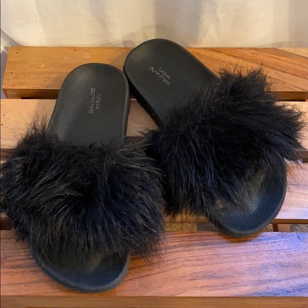 Black faux fur slides